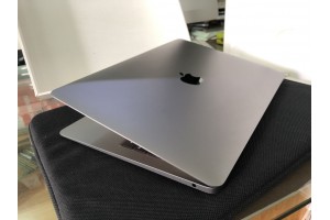 Macbook air 2019 13 inch Retina mới 99,9%